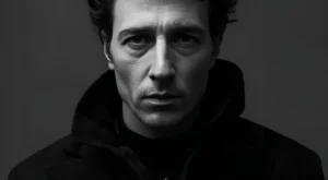 Zeki Demirkubuz’un Fotoğraf Sergisi: “Hayatta ve Fotoğrafta En İyi Pozu Yalnızlar Verir”